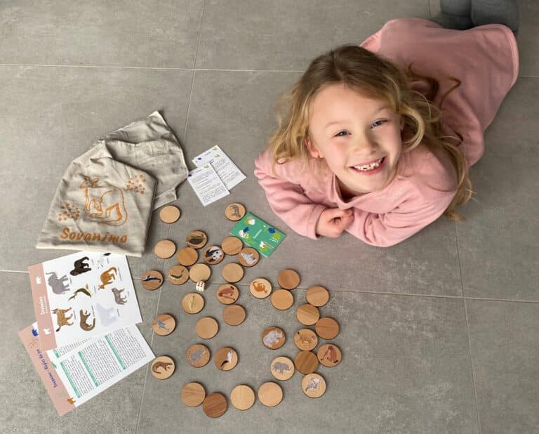 sloli enfant joue a sovanimo